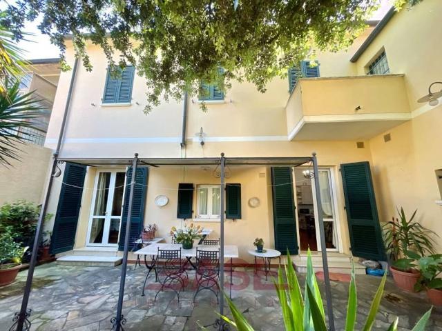 Villa in vendita a Cecina LI