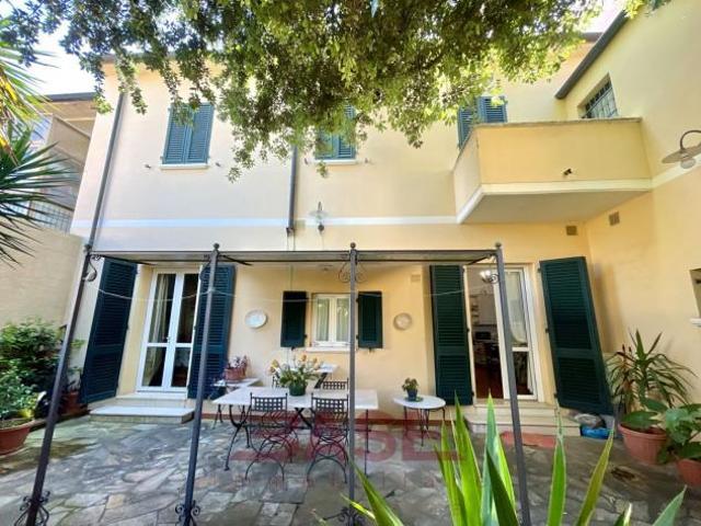 Villa in vendita a Cecina