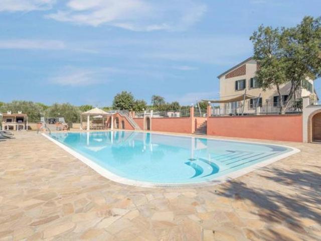 Villa in vendita a Cecina 770 mq Rif: 1422934