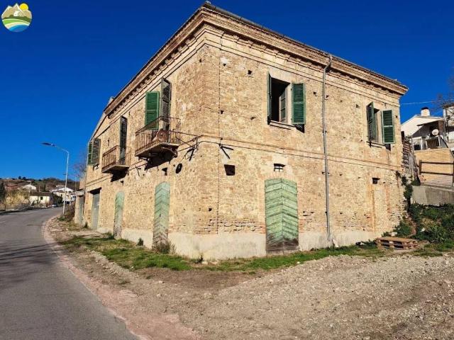 Villa in vendita a Cellino Attanasio TE