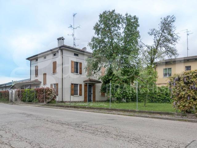 Villa in vendita a Cento