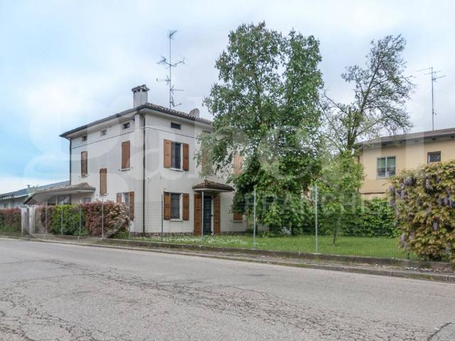 Villa in vendita a Cento FE