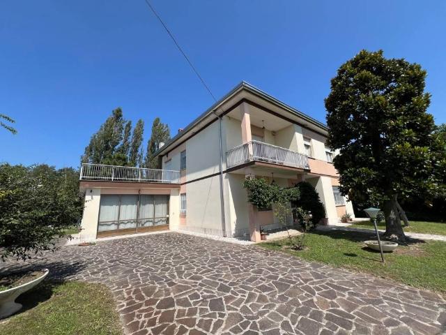 Villa in vendita a Cento FE