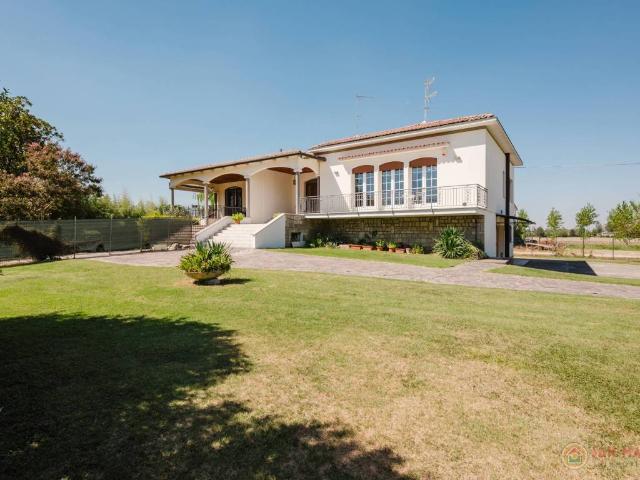 Villa in vendita a Cento FE
