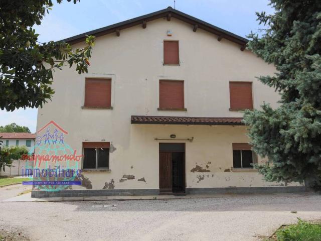 Villa in vendita a Cento FE