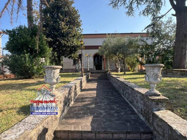 Villa in vendita a Cento FE