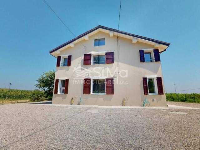 Villa in vendita a Cento FE