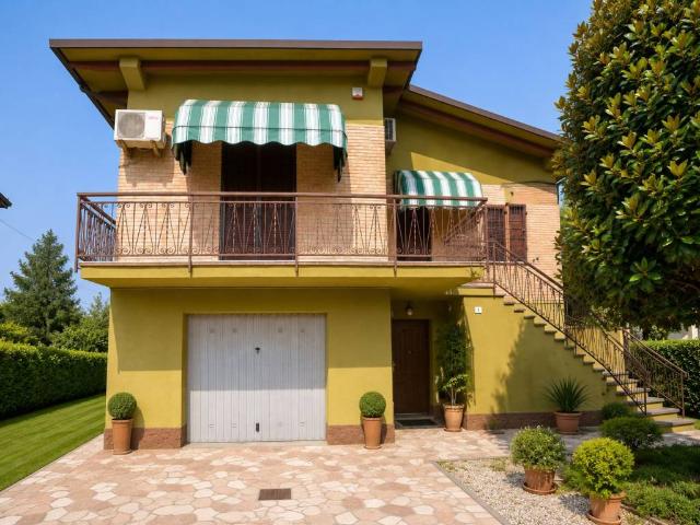 Villa in vendita a Cento FE