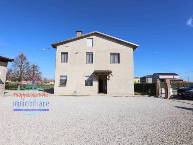 Villa in vendita a Cento FE