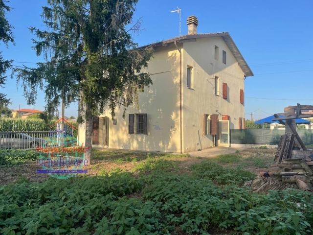 Villa in vendita a Cento FE