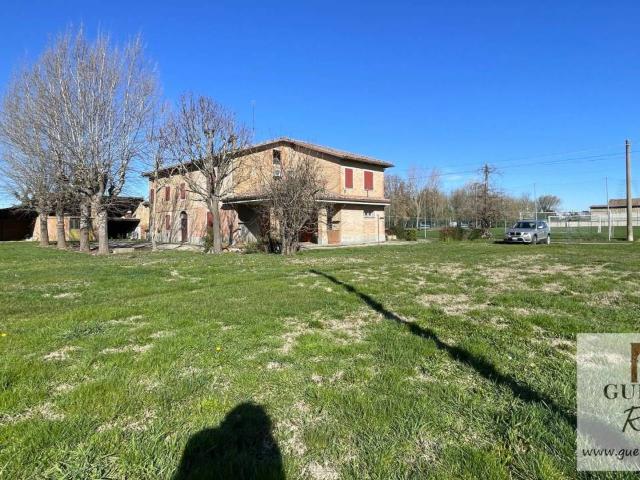 Villa in vendita a Cento FE