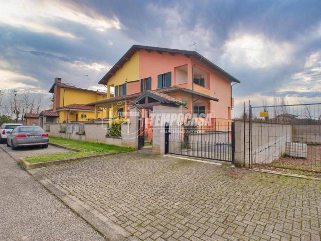 Villa in vendita a Cerano NO