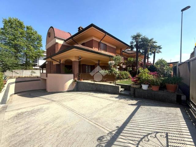 Villa in vendita a Cerano NO