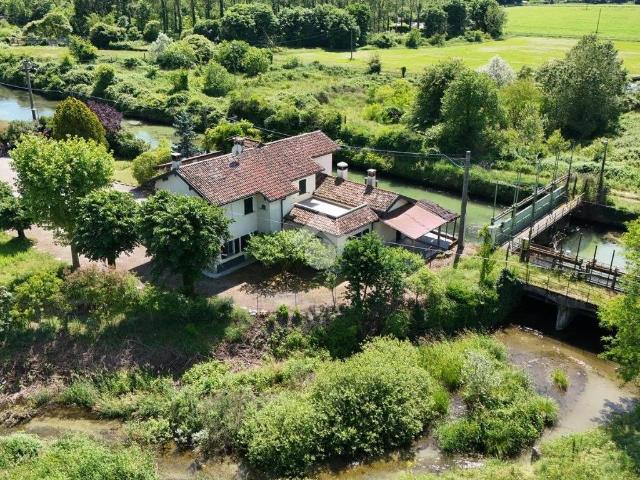 Villa in vendita a Cerano NO