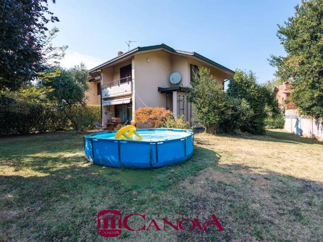 Villa in vendita a Cermenate CO