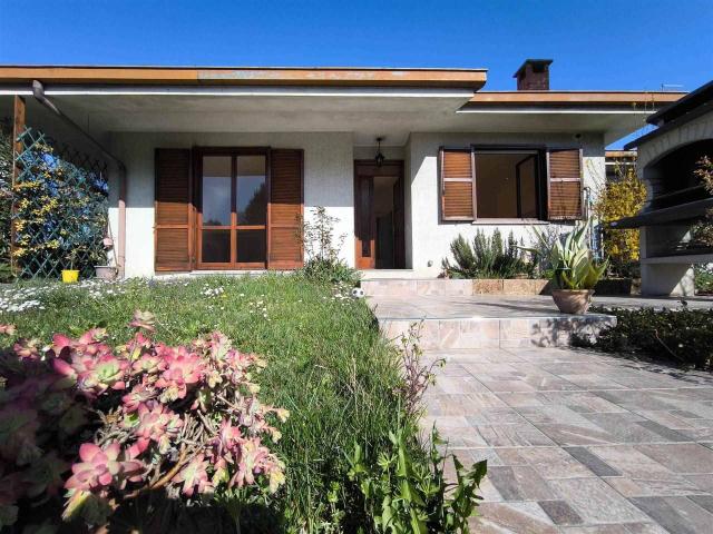 Villa in vendita a Cermenate