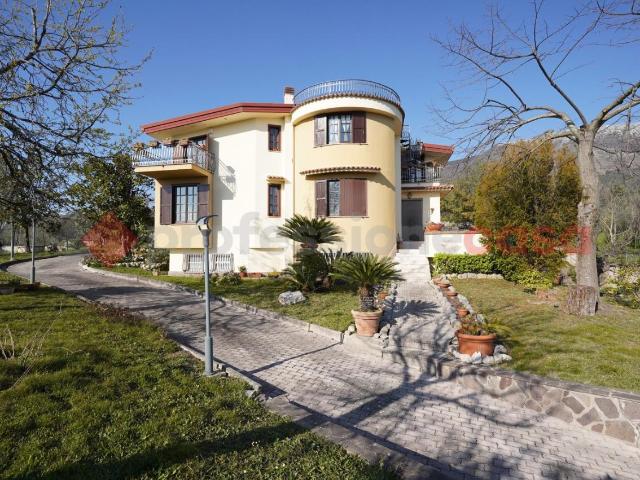 Villa in vendita a Cervaro