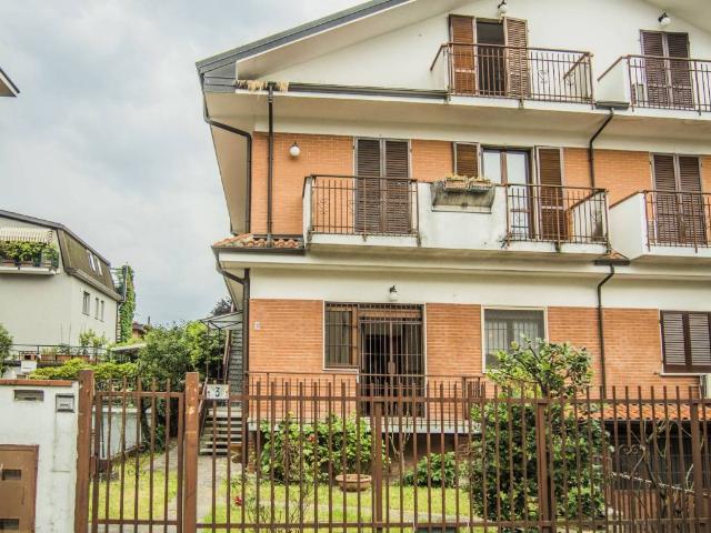 Villa in vendita a Cesano Boscone MI