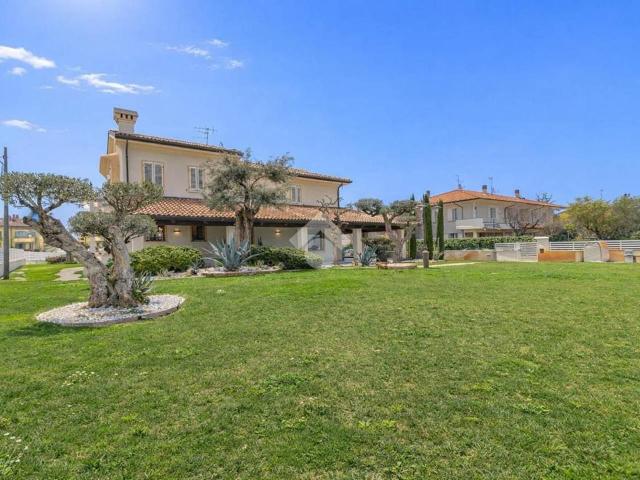 Villa in vendita a Cesenatico