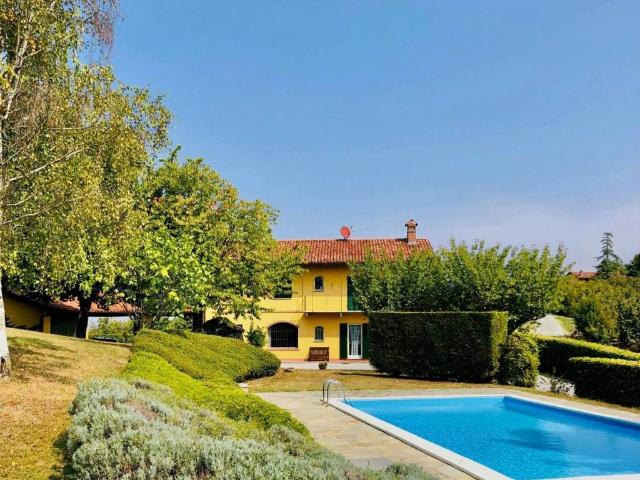 Villa in vendita a Cherasco CN