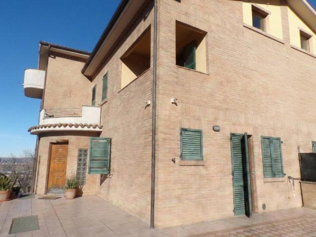Villa in vendita a Chiaravalle AN