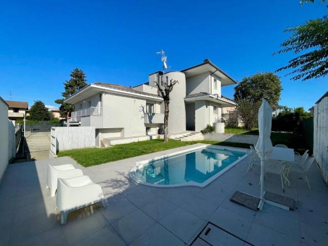 Villa in vendita a Chiari BS