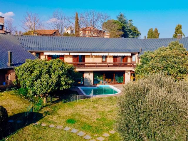 Villa in vendita a Chieri TO
