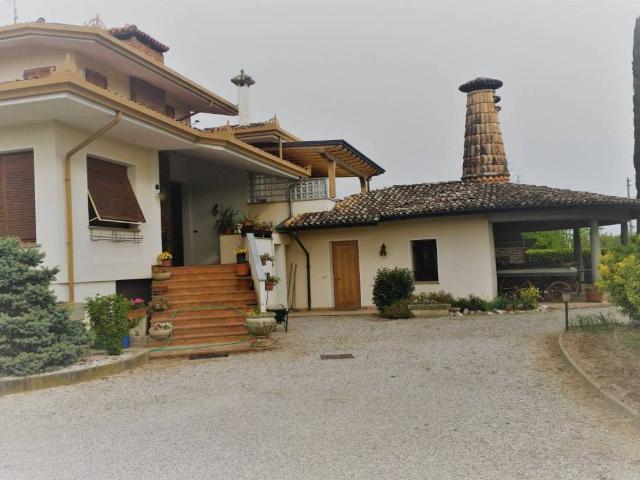 Villa in vendita a Chions PN