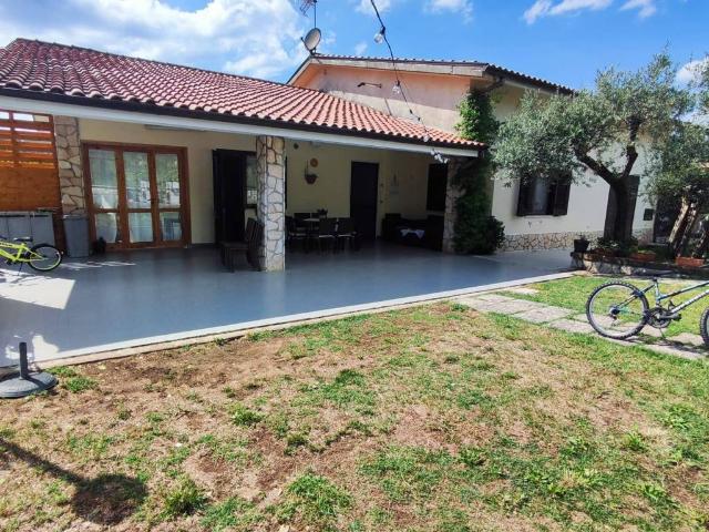 Villa in vendita a Chiusano di San Domenico AV