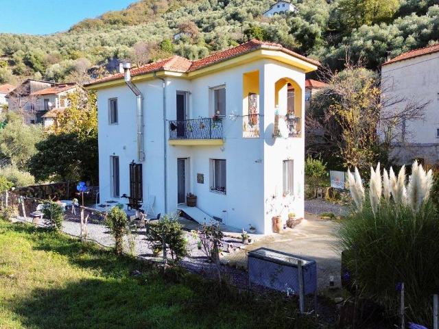 Villa in vendita a Chiusanico IM