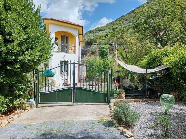 Villa in vendita a Chiusanico IM