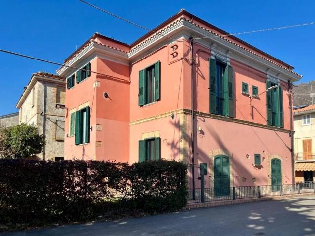 Villa in vendita a Civitella del Tronto TE
