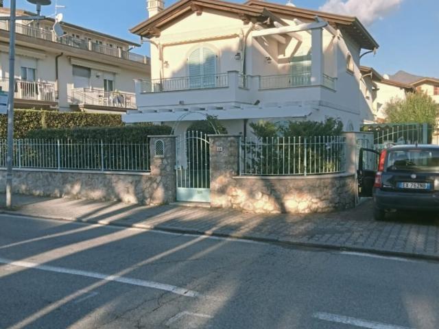 Villa in vendita a Cinquale, Montignoso