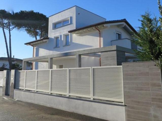 Villa in vendita a Cinquale Montignoso 220 mq Rif: 1086106