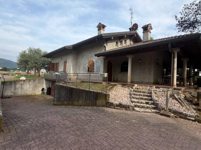 Villa in vendita a Cisano Bergamasco BG