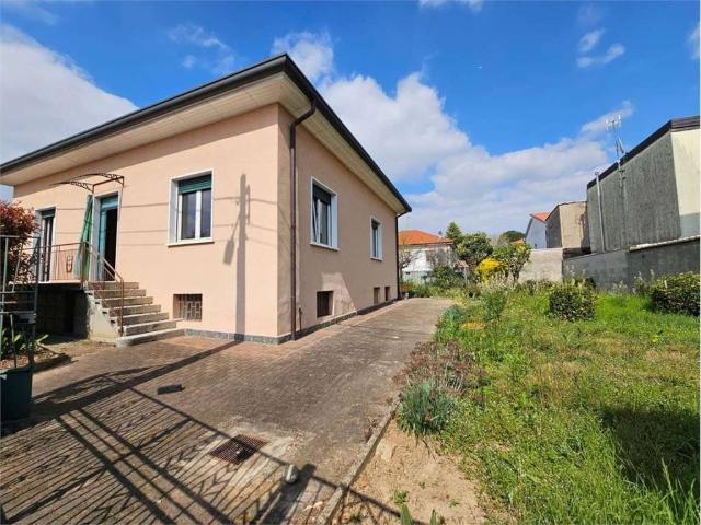 Villa in vendita a Cislago VA