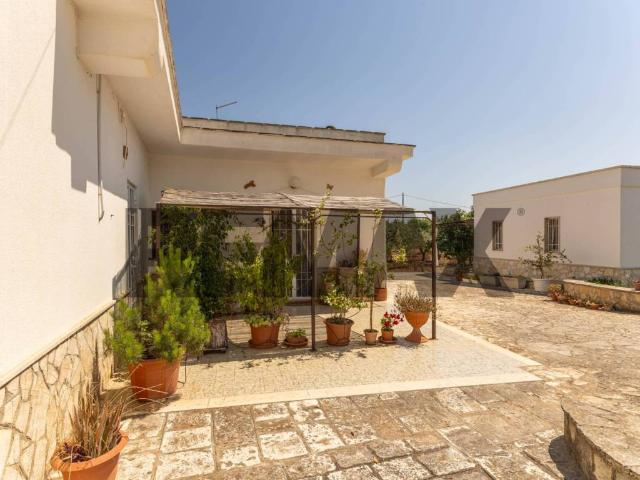 Villa in vendita a Cisternino BR