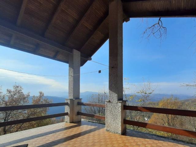 Villa in vendita a Cremolino AL