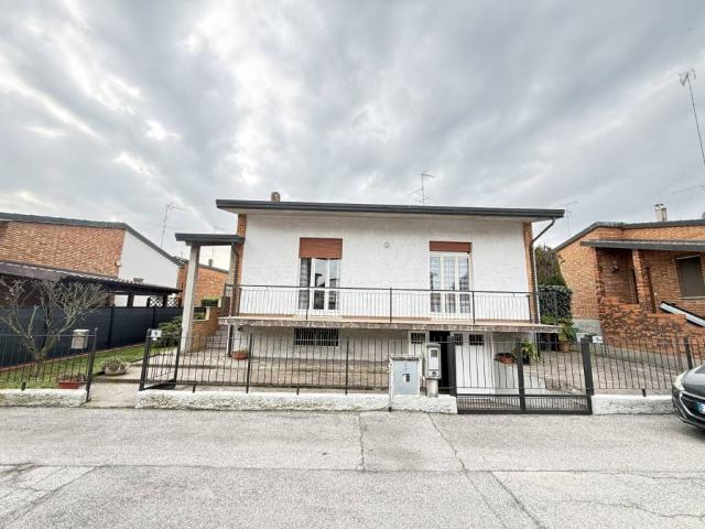 Villa in vendita a Cremona CR