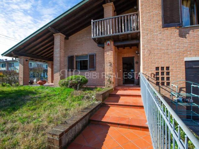 Villa in vendita a Crespiatica LO