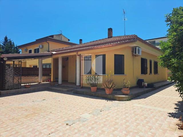 Villa in vendita a Crotone KR