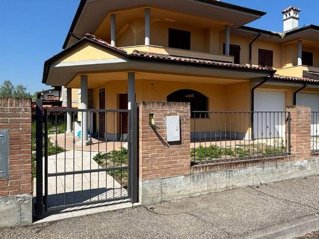 Villa in vendita a Cura Carpignano PV