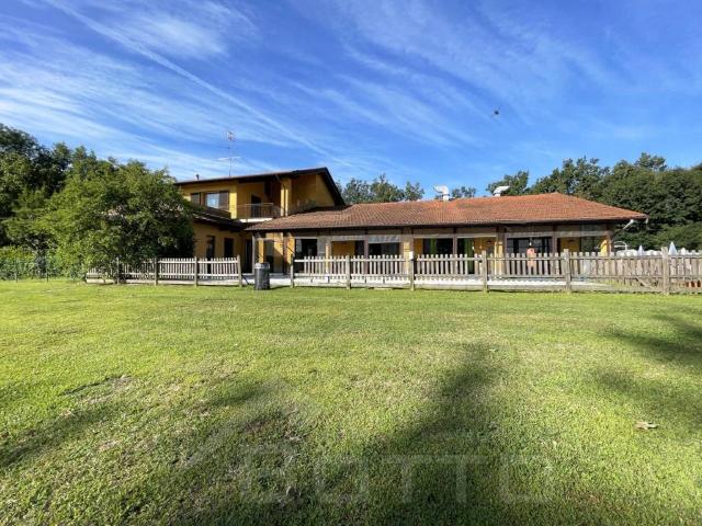 Villa in vendita a Cureggio NO