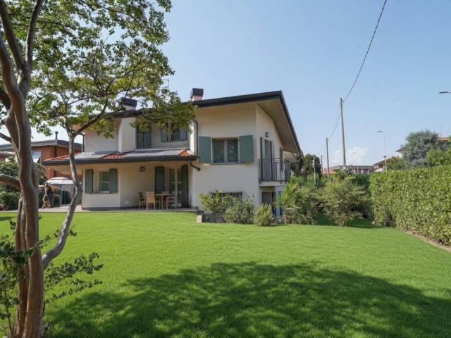 Villa in vendita a Curno BG