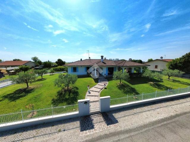 Villa in vendita a Curtatone MN