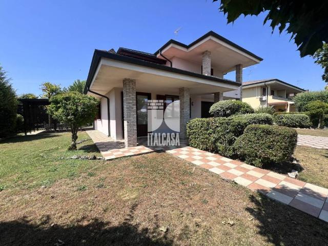 Villa in vendita a Curtatone MN