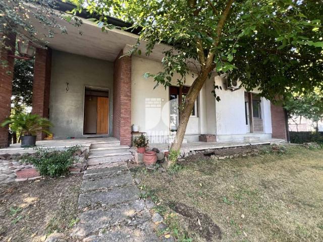 Villa in vendita a Curtatone MN