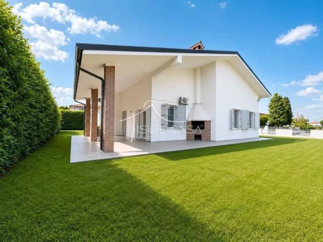 Villa in vendita a Curtatone MN