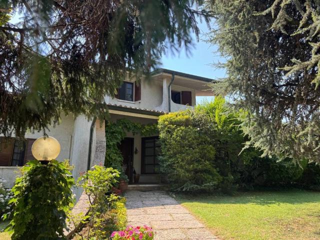 Villa in vendita a Curtatone MN