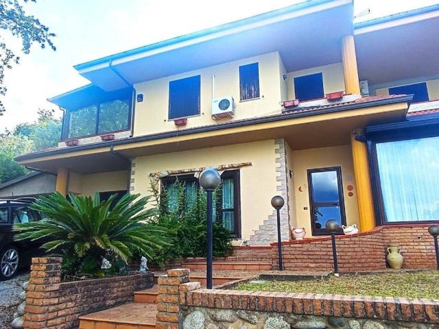 Villa in vendita a Amaroni